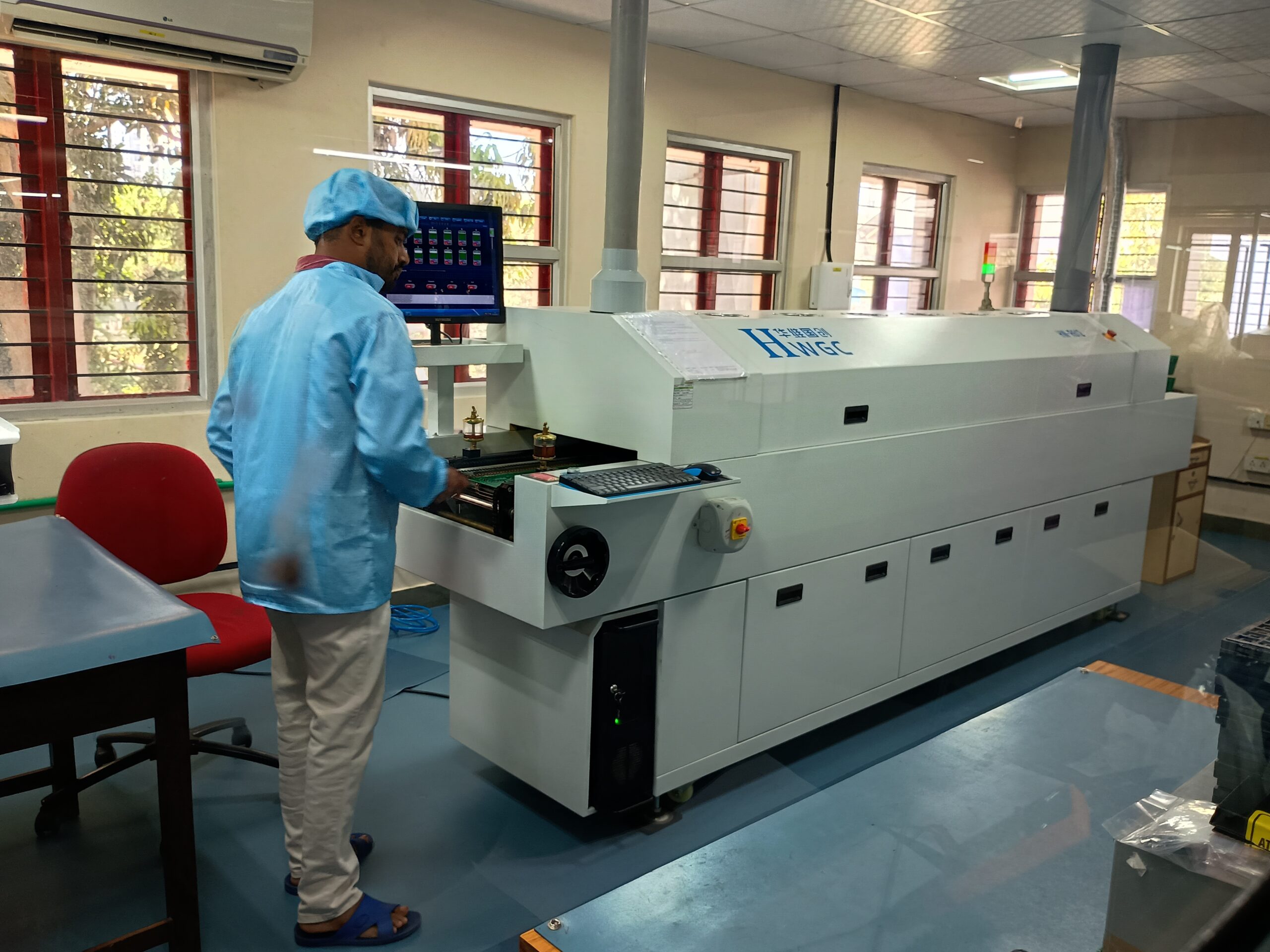 Loading-Reflow-oven